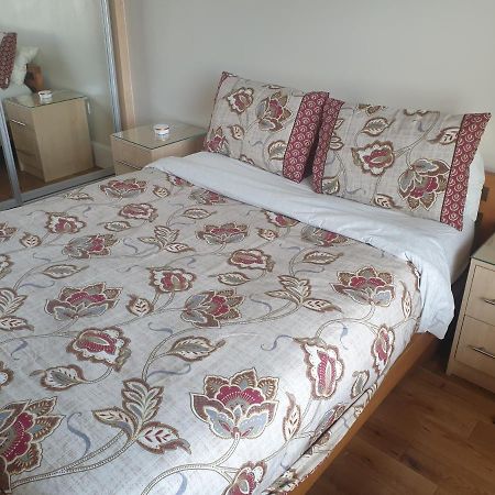 London Luxury 2 Bedroom Flat 5Min Walk From Overground, With Free Wifi, Free Parking-Sleeps X6 Ілфорд Екстер'єр фото