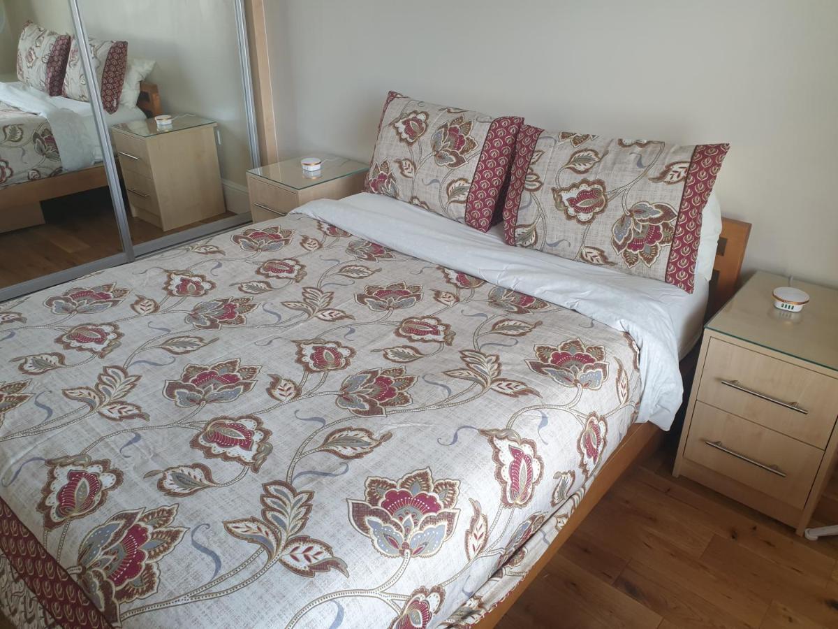London Luxury 2 Bedroom Flat 5Min Walk From Overground, With Free Wifi, Free Parking-Sleeps X6 Ілфорд Екстер'єр фото