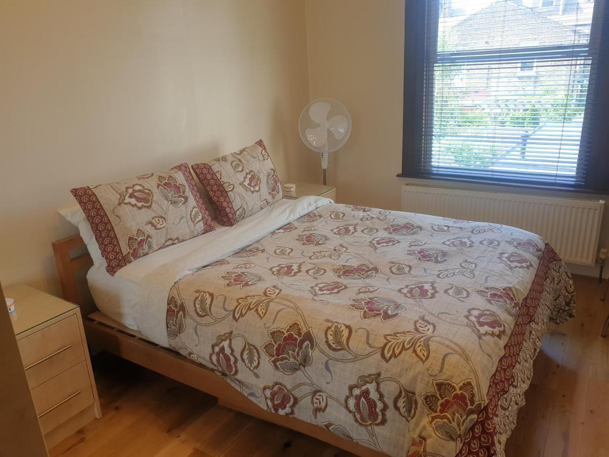 London Luxury 2 Bedroom Flat 5Min Walk From Overground, With Free Wifi, Free Parking-Sleeps X6 Ілфорд Екстер'єр фото