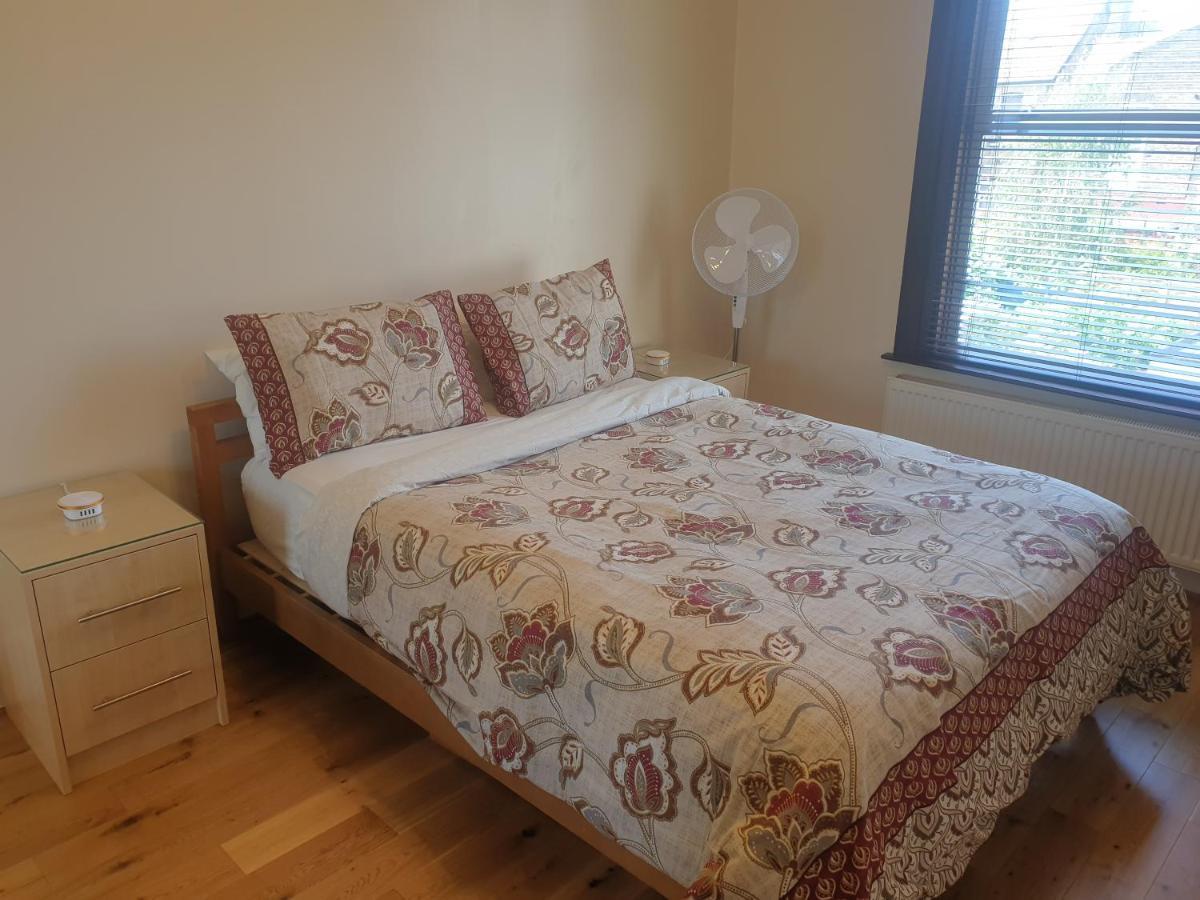 London Luxury 2 Bedroom Flat 5Min Walk From Overground, With Free Wifi, Free Parking-Sleeps X6 Ілфорд Екстер'єр фото
