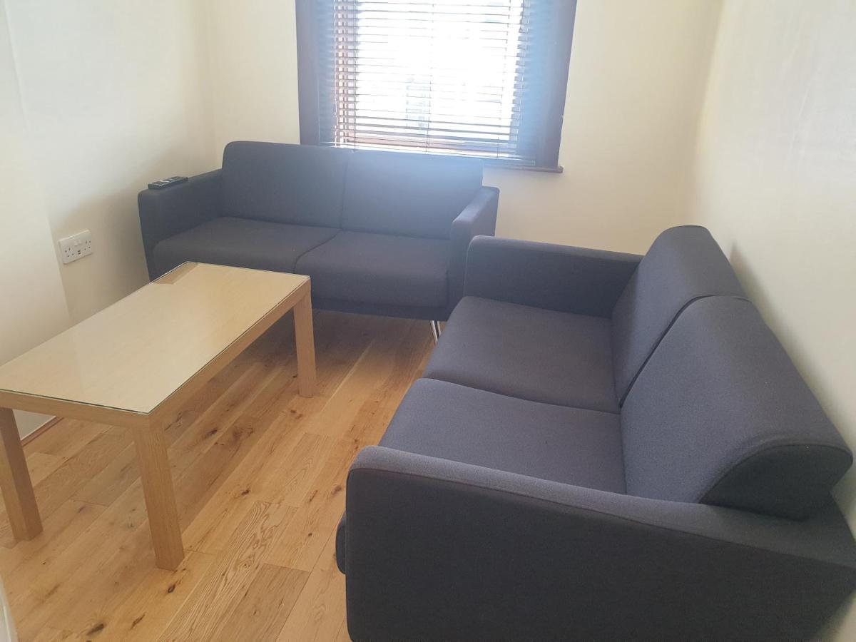 London Luxury 2 Bedroom Flat 5Min Walk From Overground, With Free Wifi, Free Parking-Sleeps X6 Ілфорд Екстер'єр фото