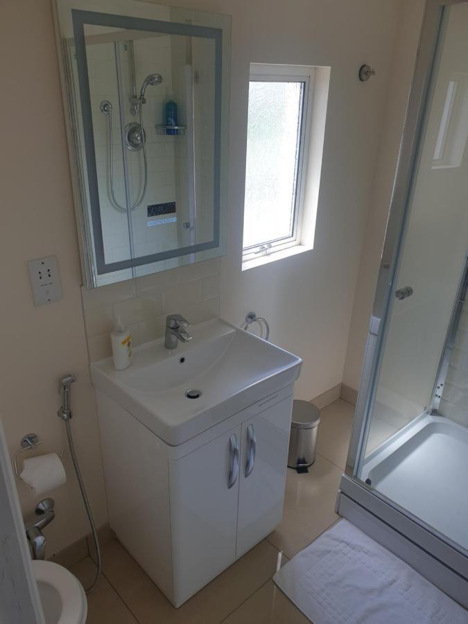 London Luxury 2 Bedroom Flat 5Min Walk From Overground, With Free Wifi, Free Parking-Sleeps X6 Ілфорд Екстер'єр фото