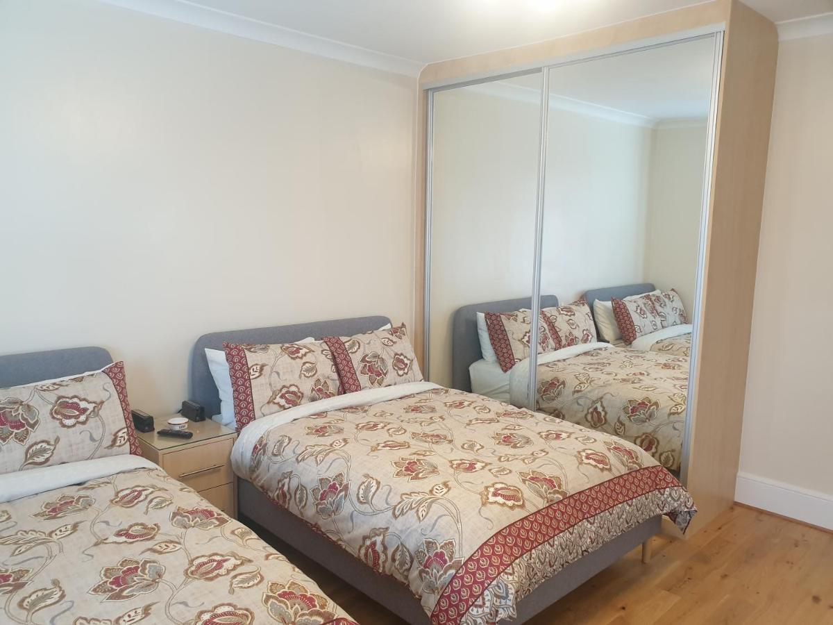 London Luxury 2 Bedroom Flat 5Min Walk From Overground, With Free Wifi, Free Parking-Sleeps X6 Ілфорд Екстер'єр фото