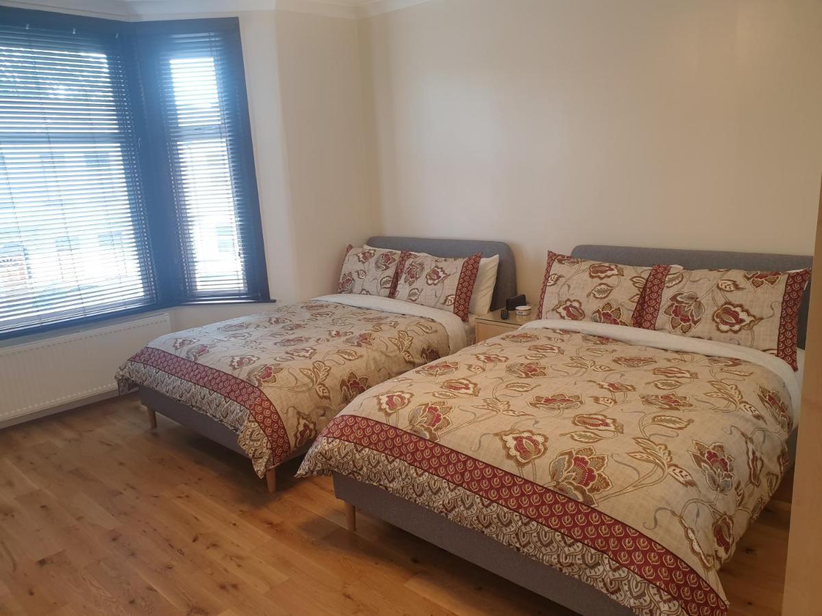 London Luxury 2 Bedroom Flat 5Min Walk From Overground, With Free Wifi, Free Parking-Sleeps X6 Ілфорд Екстер'єр фото